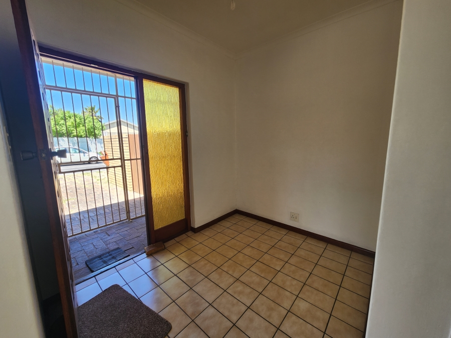 To Let 3 Bedroom Property for Rent in Mabille Park Western Cape